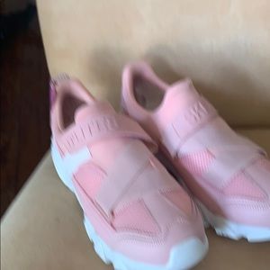 Skechers memory foam Dlite atheletic shoes